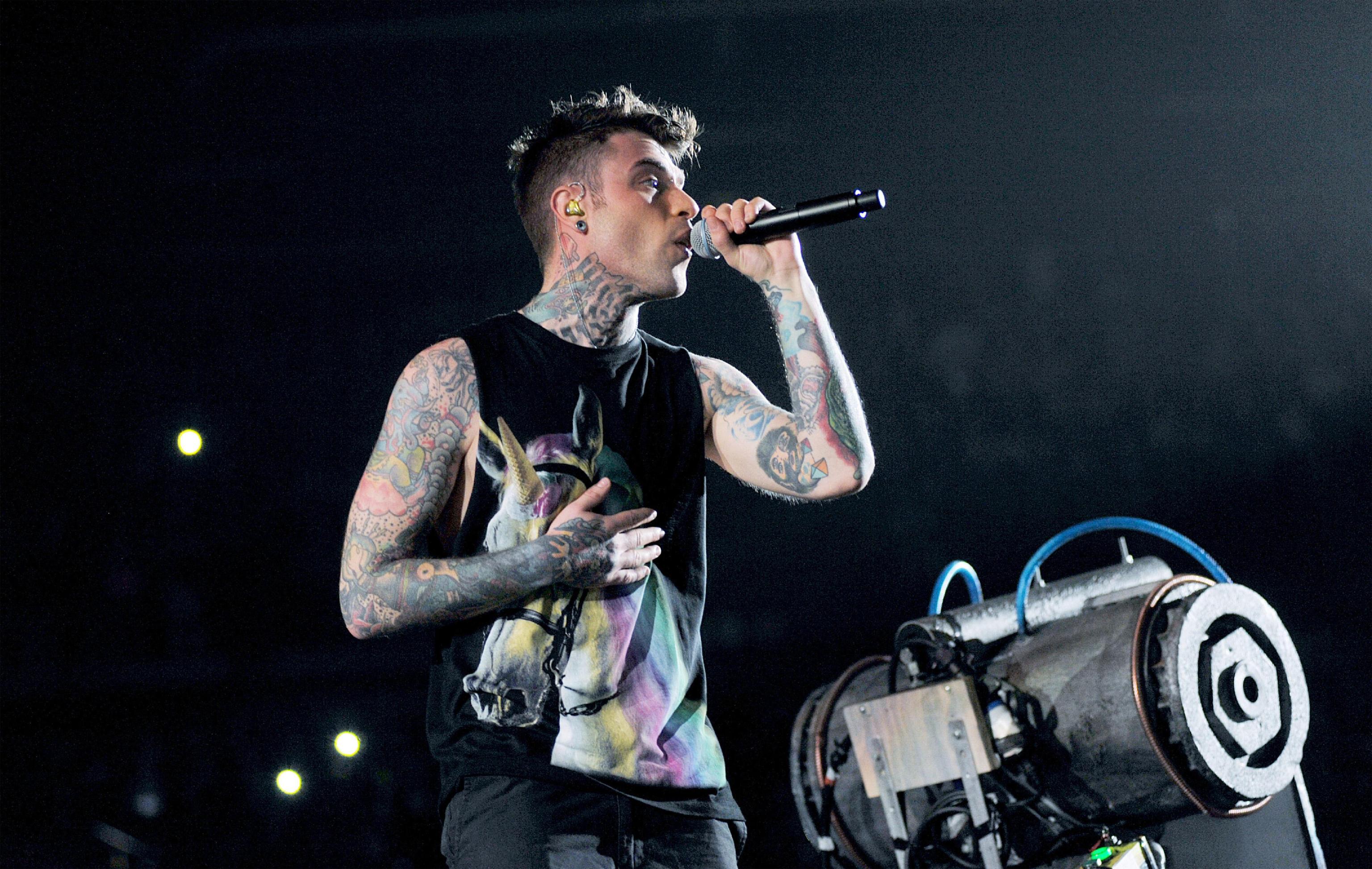 Musica: Fedez, satira e ironia in debutto al Forum