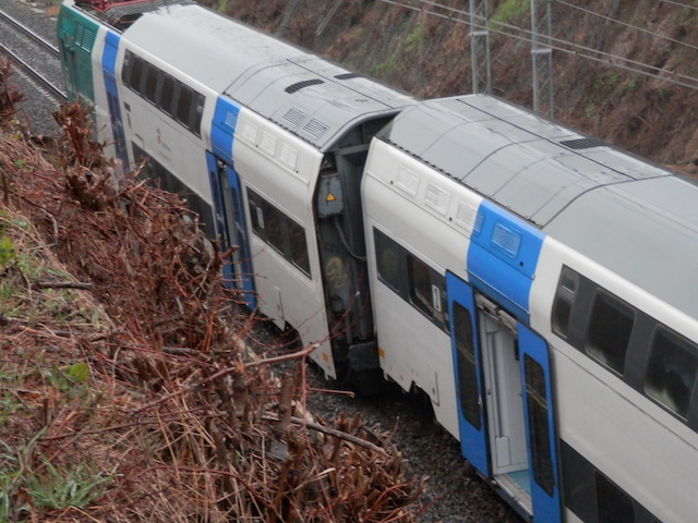 Treno della Roma Nord si schianta contro una jeep, bambino ricoverato a Roma
