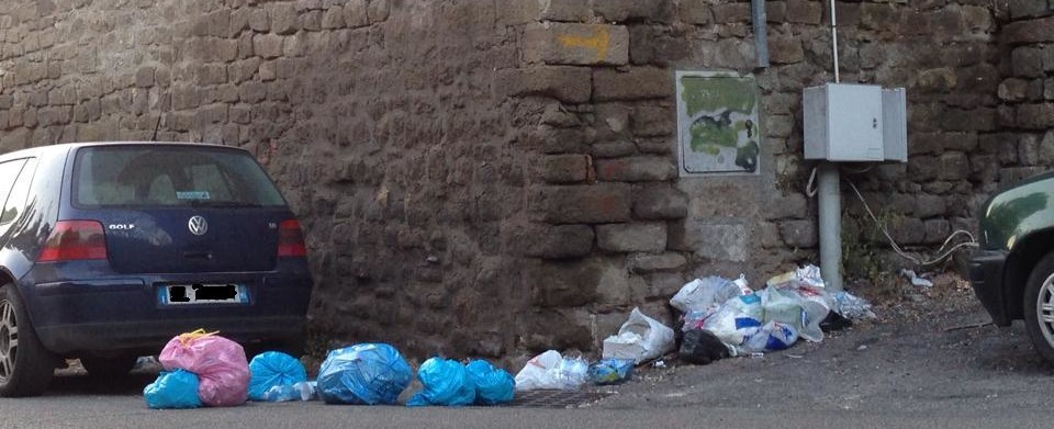 discarica sulle mura 03