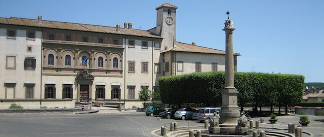 OrioloRomano_PiazzaUmbertoI_1