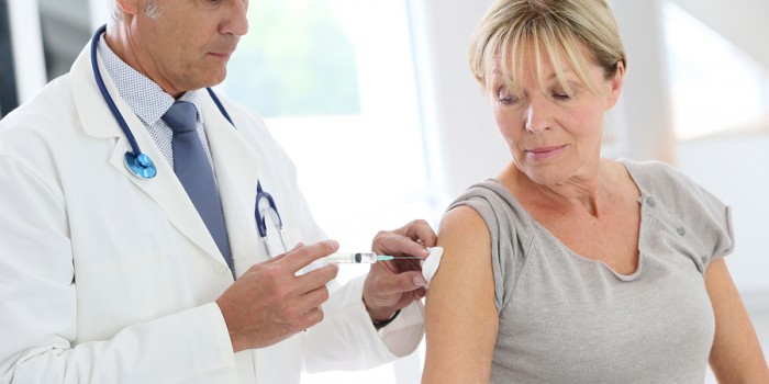 bigstock-doctor-injecting-flu-vaccine-t-102391031-700x350