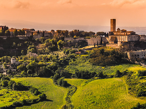 Veduta di Tarquinia dal promontorio della Monterana