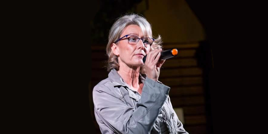 Paola Celletti sfondo nero