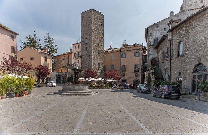 22-piazza-del-gesc3b9-con-la-torre-del-borgognone
