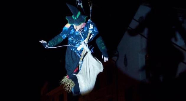 1452007312298_1452007338.JPG--la_befana_del_115_e_pronta_a_calarsi_dalla_torre_dell_orologio