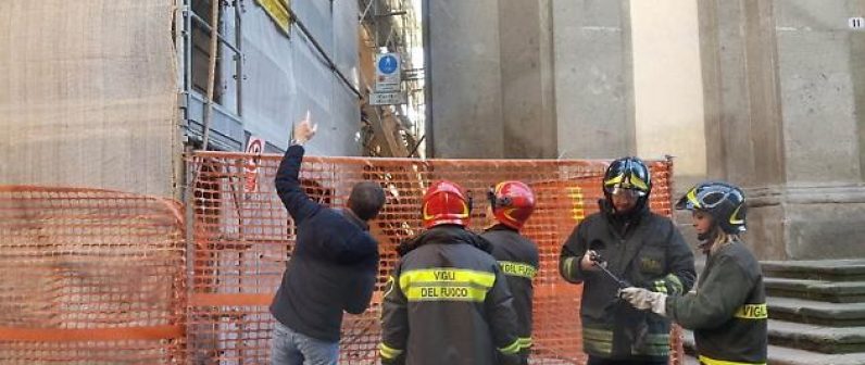 1545145268373.jpg-crolla_parte_di_palazzo_in_pieno_centro_storico-796x336