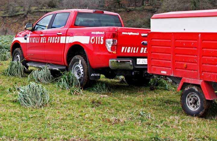 4.-Reimbarco-del-mezzo-dei-Vigili-del-Fuoco-su-zona-di-emergenza