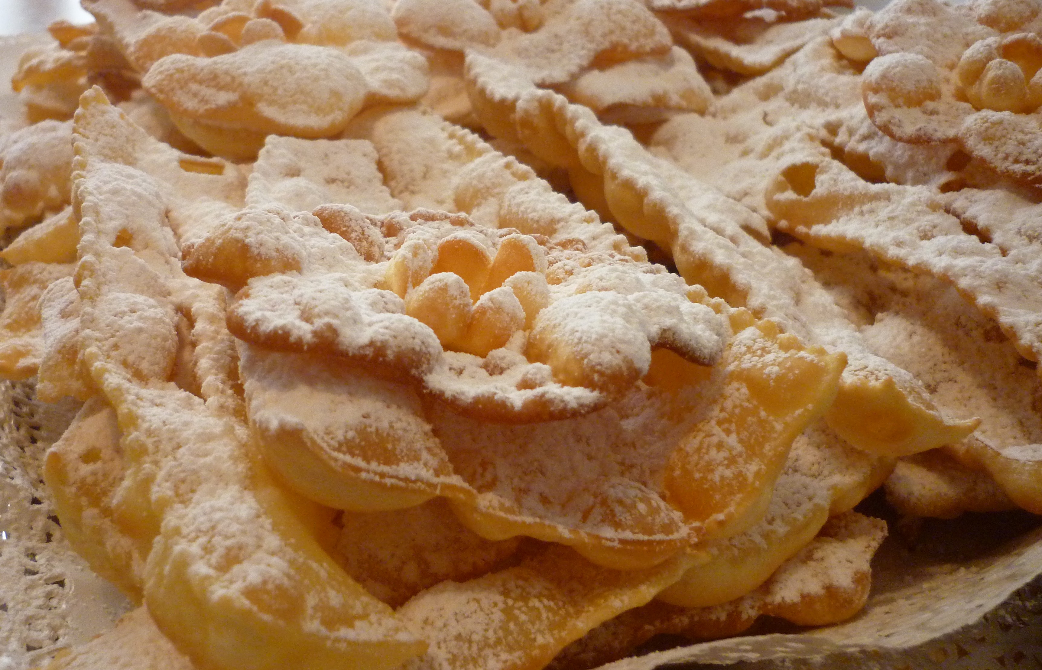 chiacchiere-di-carnevale-e1487251692943