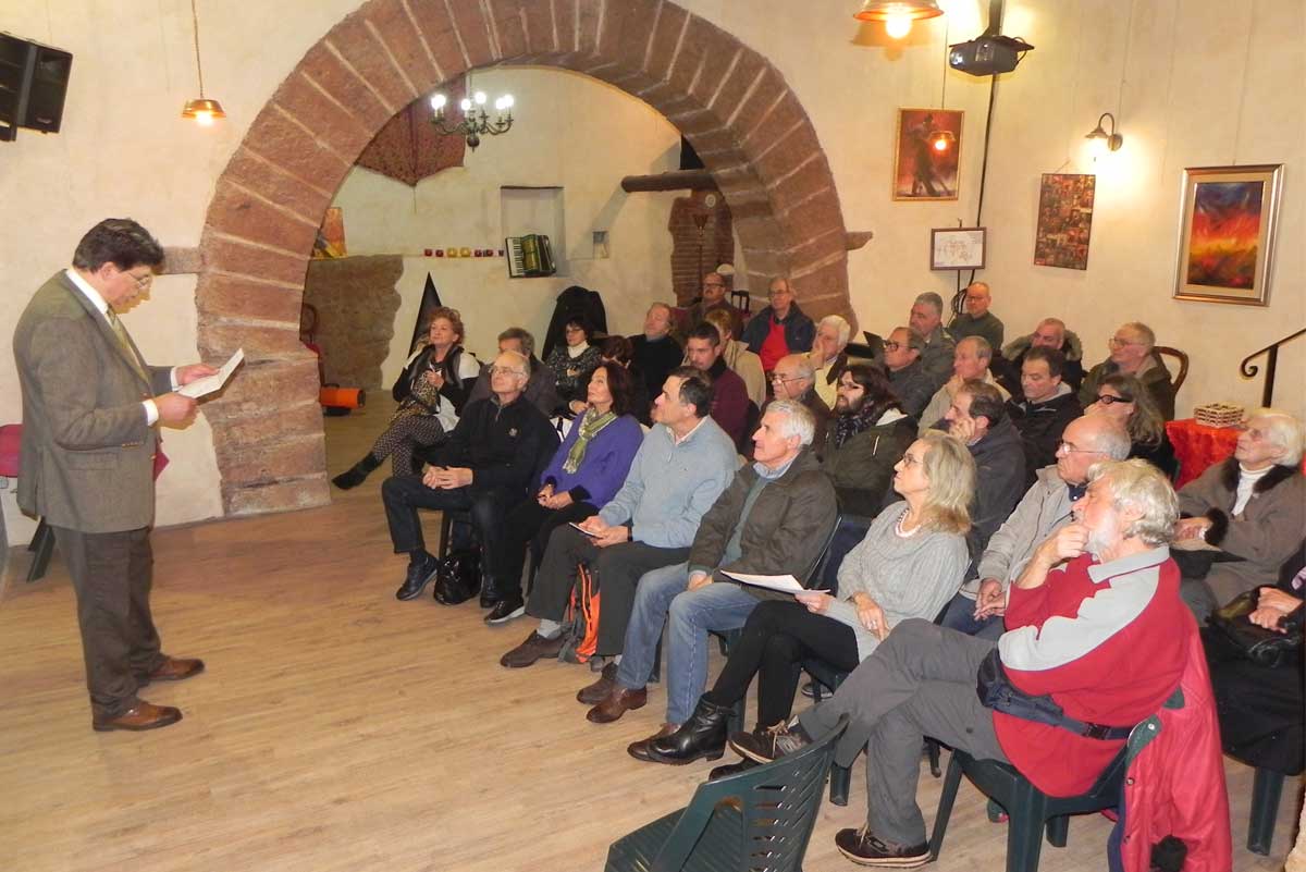 DSCN6365-La-sala-delle-conferenze-del-Centro-Ricerche-e-Studi-di-Capranica-VT