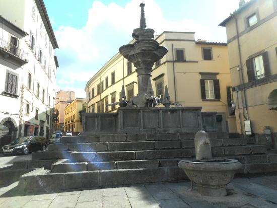 piazza-fontana-grande