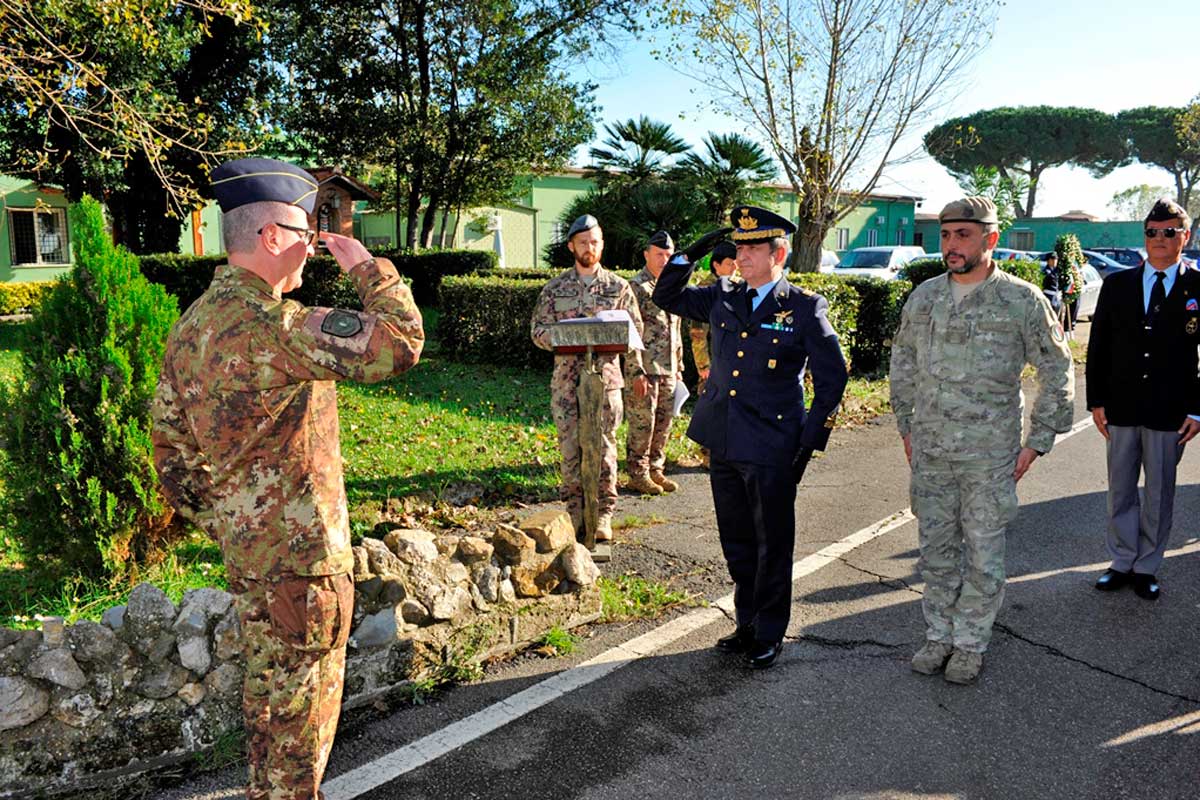 Arrivo-del-Comandante-del-17Â°-Stormo-Incursori-Colonnello-Bartoli-insieme-al-Comandante-del-CFSS-Gen.B.A.-Achille-Cazzaniga