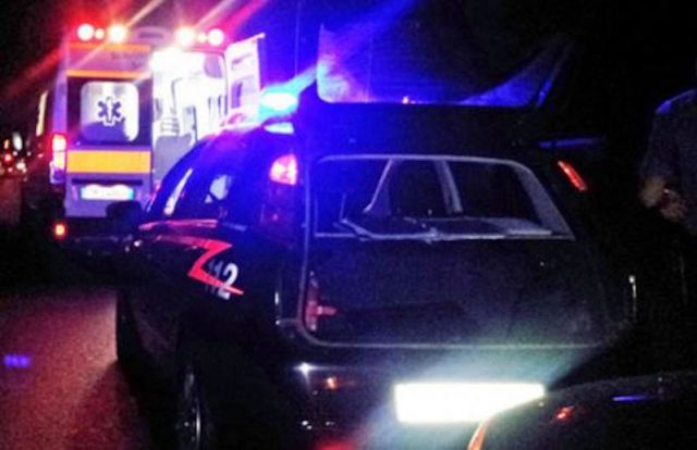 carabinieri-e-ambulanza-notte-640x414