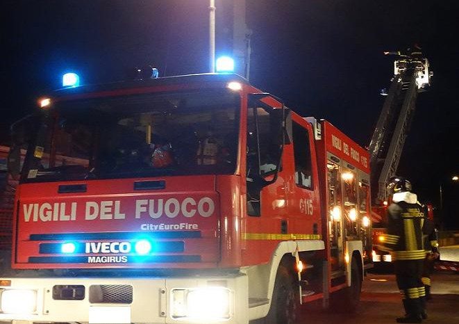 VIGILI-DEL-FUOCO-NOTTE-