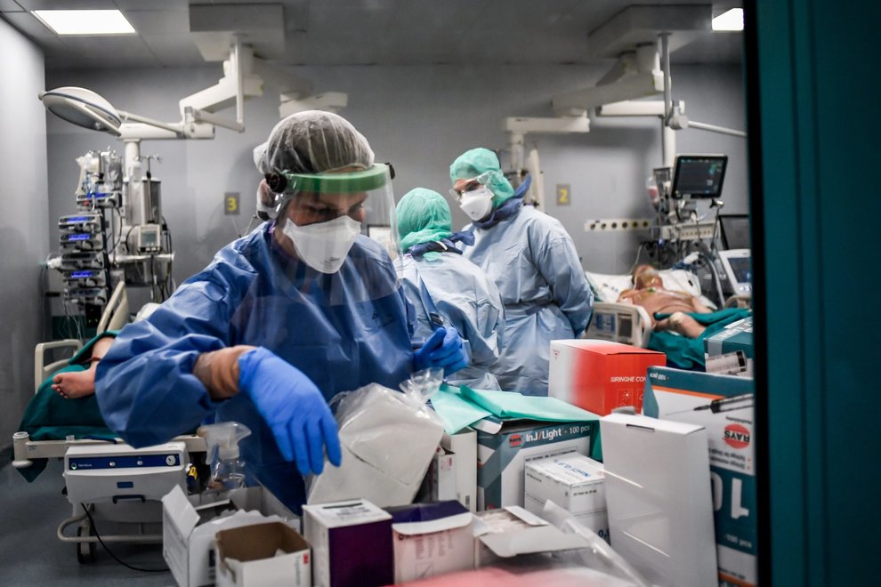 Emergenza Coronavirus, l'incessante lavoro dei medici dell’ospedale San Matteo di PaviaEmergenza Coronavirus, l'incessante lavoro dei medici dell’ospedale San Matteo di Pavia