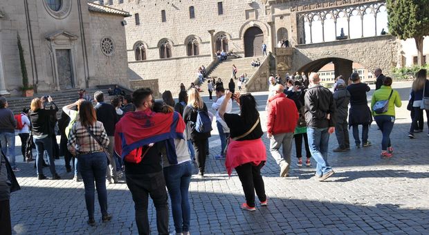 4983735_1123_turisti.jpg