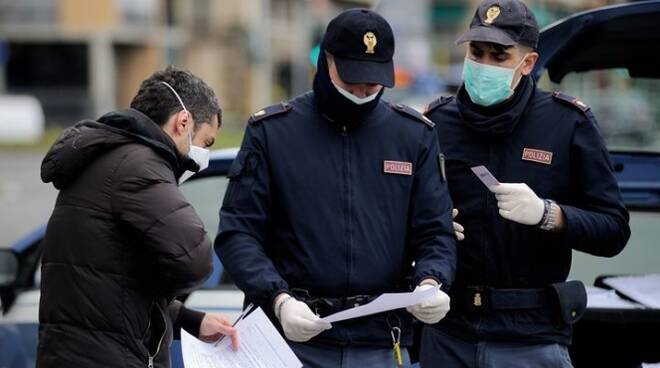 controlli-coronavirus-polizia-121275.660x368