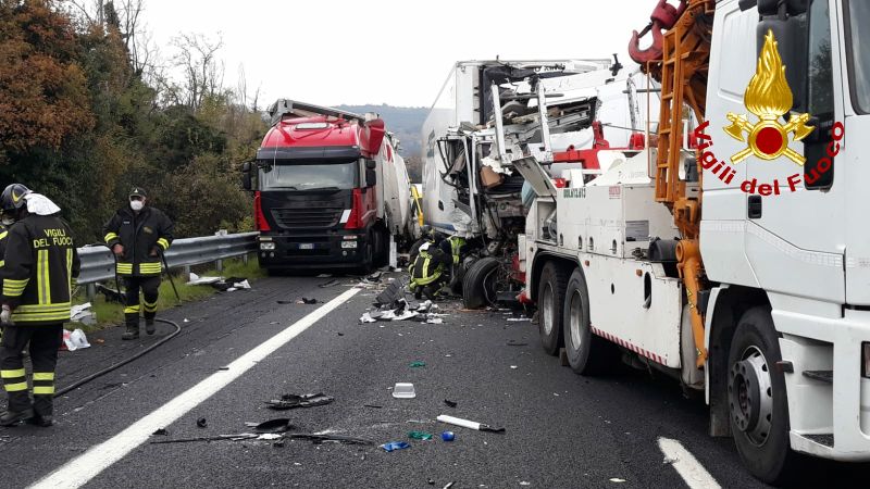 vigili-fuoco-incidente-tir-terni-orvieto