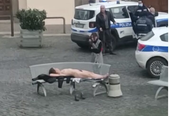 donna nuda