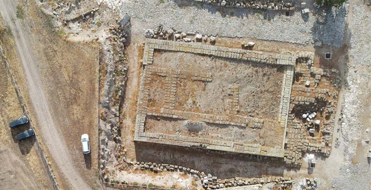 Foto dall'alto di tempio etrusco a Vulci