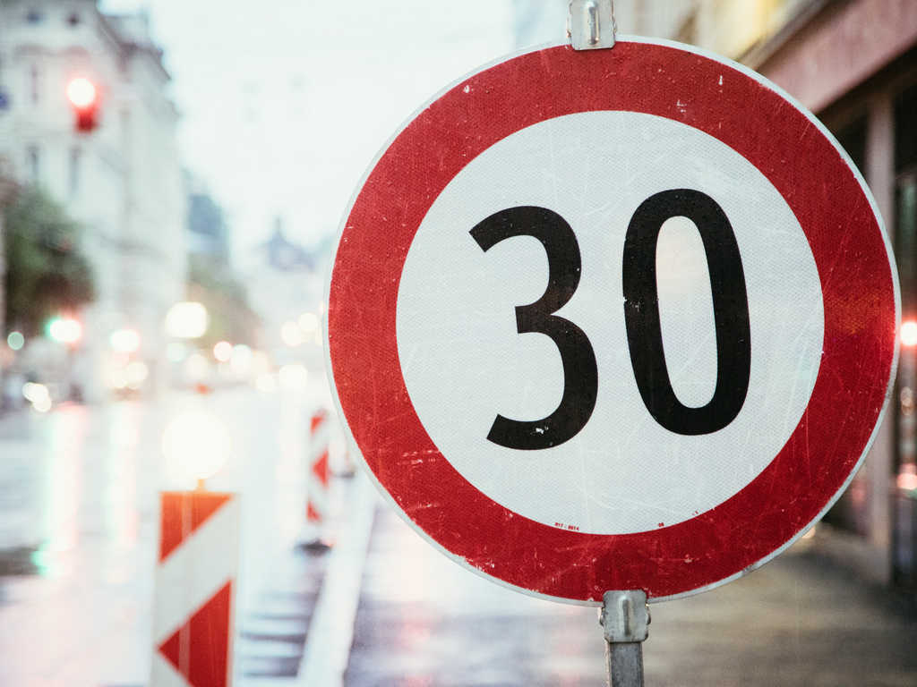 limite 30 chilometri orari