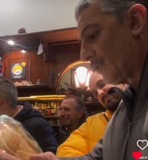 Fiorello con pizza di Pasqua viterbese