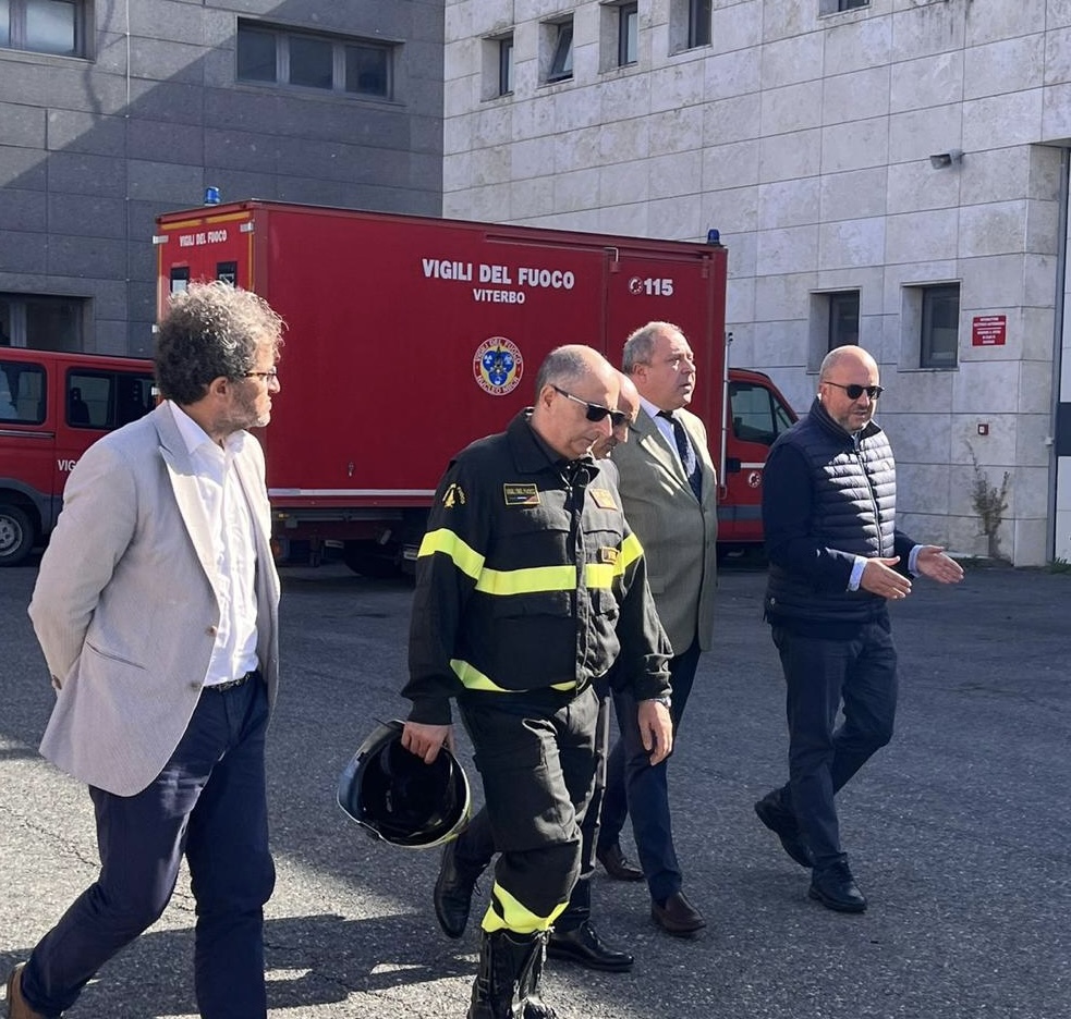 Rotelli in visita alla caserma dei Vigili del Fuoco