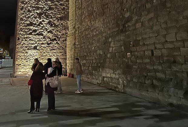 Foto mura illuminate