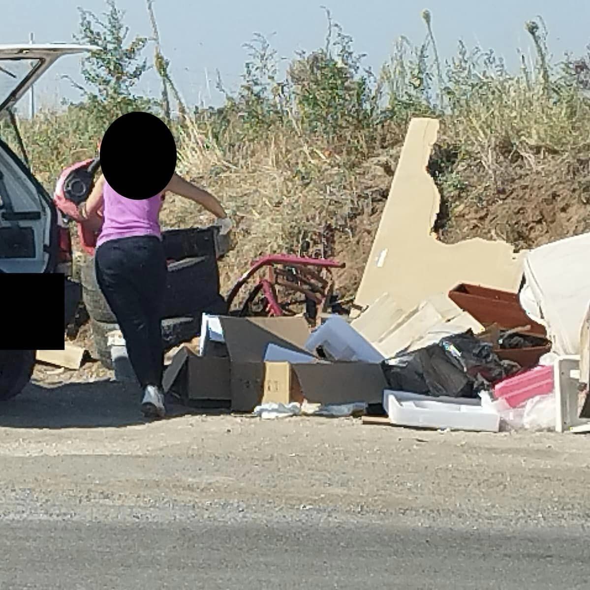 Foto abbandono rifiuti Viterbo