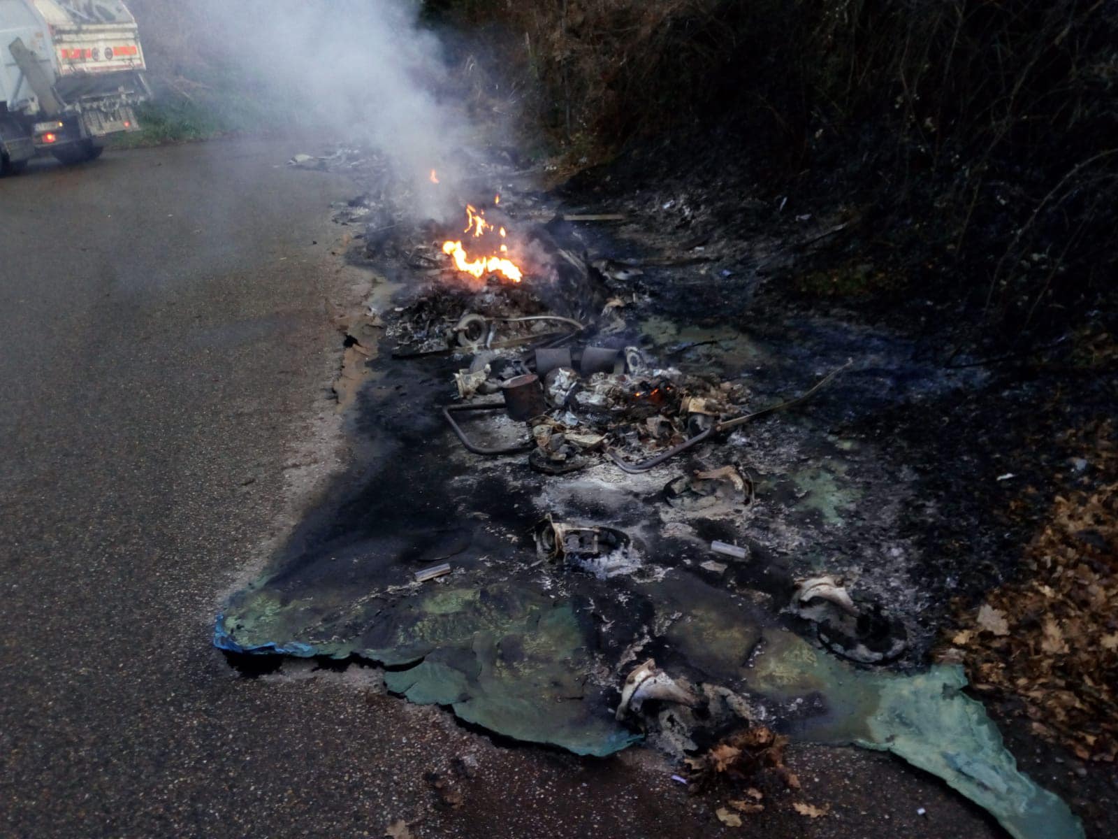 Foto incendio cassonetti