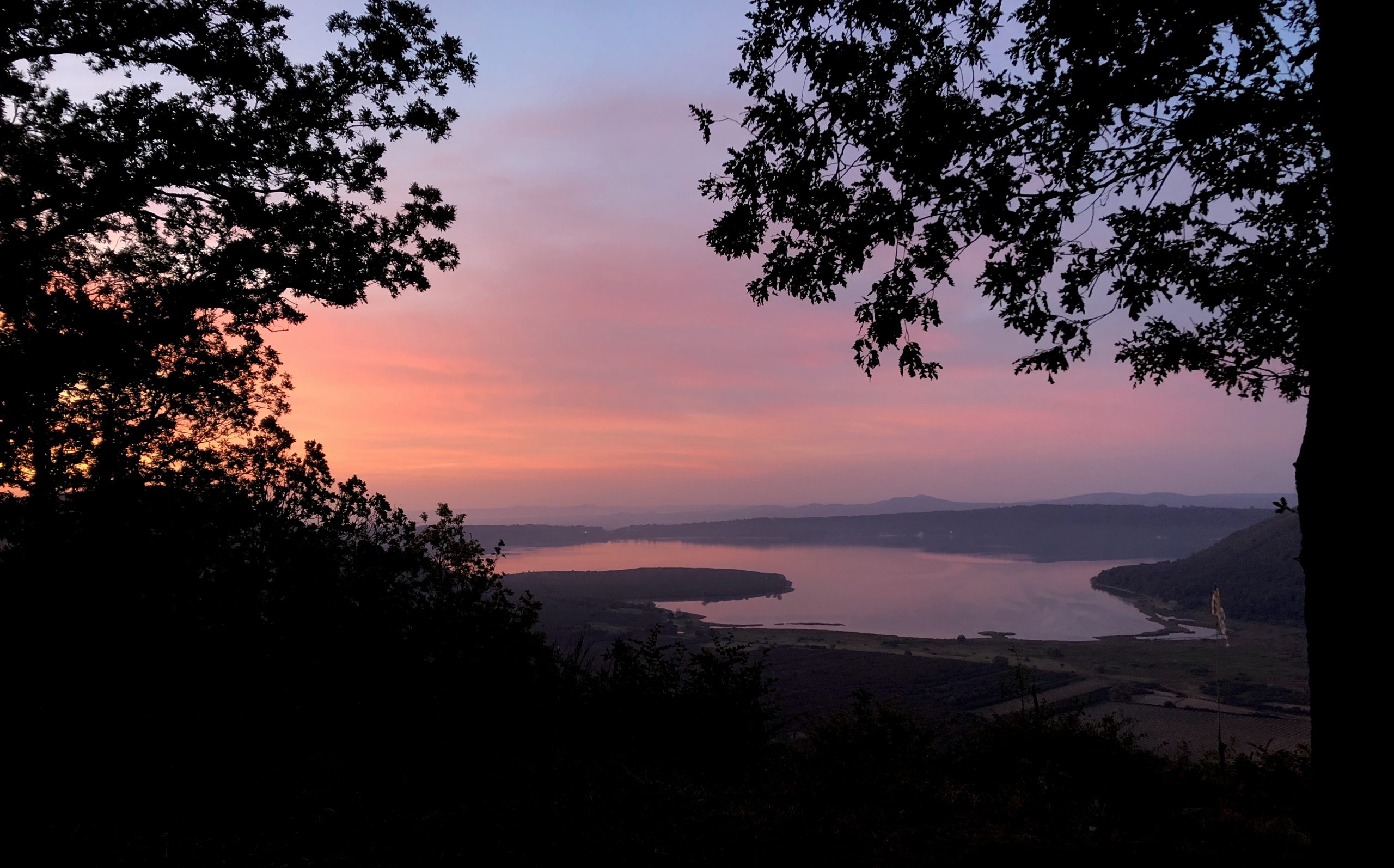Lago_di_Vico,_alba