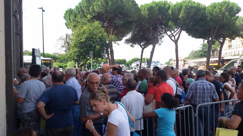 Fila agli Almadiani