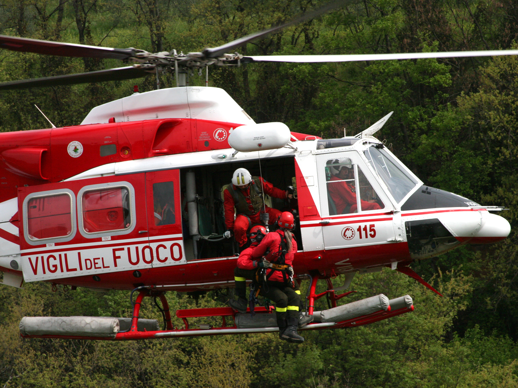 vigili_del_fuoco_elicottero_terni1